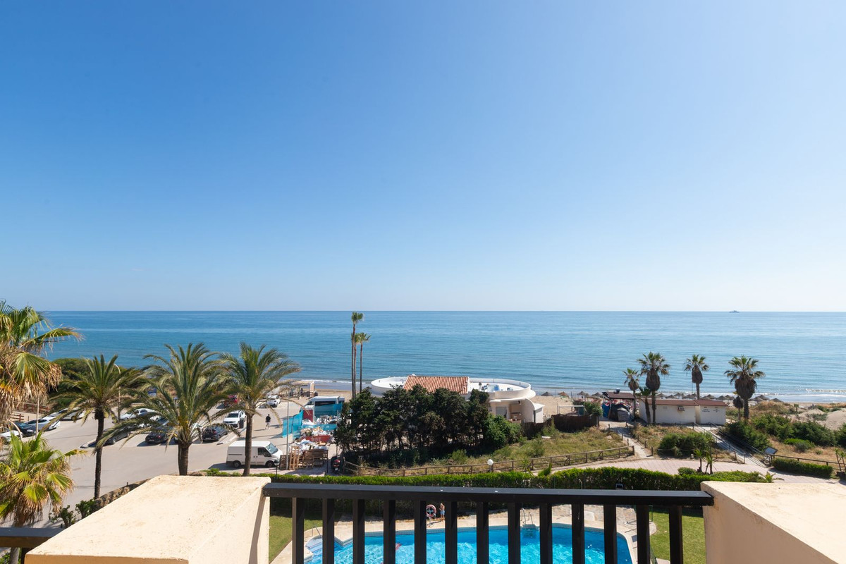 2 Bed Apartment for sale in Elviria Costa Del Sol, Málaga, Spain