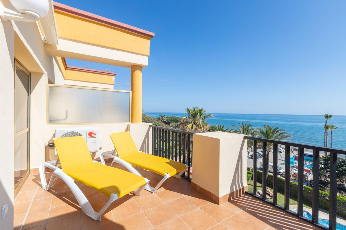 2 Bed Apartment for sale in Elviria Costa Del Sol, Málaga, Spain