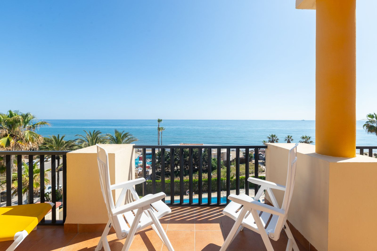 2 Bed Apartment for sale in Elviria Costa Del Sol, Málaga, Spain