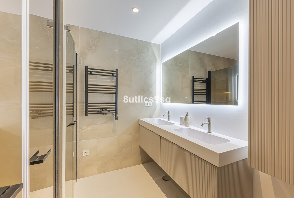 3 Bed Apartment for sale in The Golden Mile Costa Del Sol, Málaga, Spain