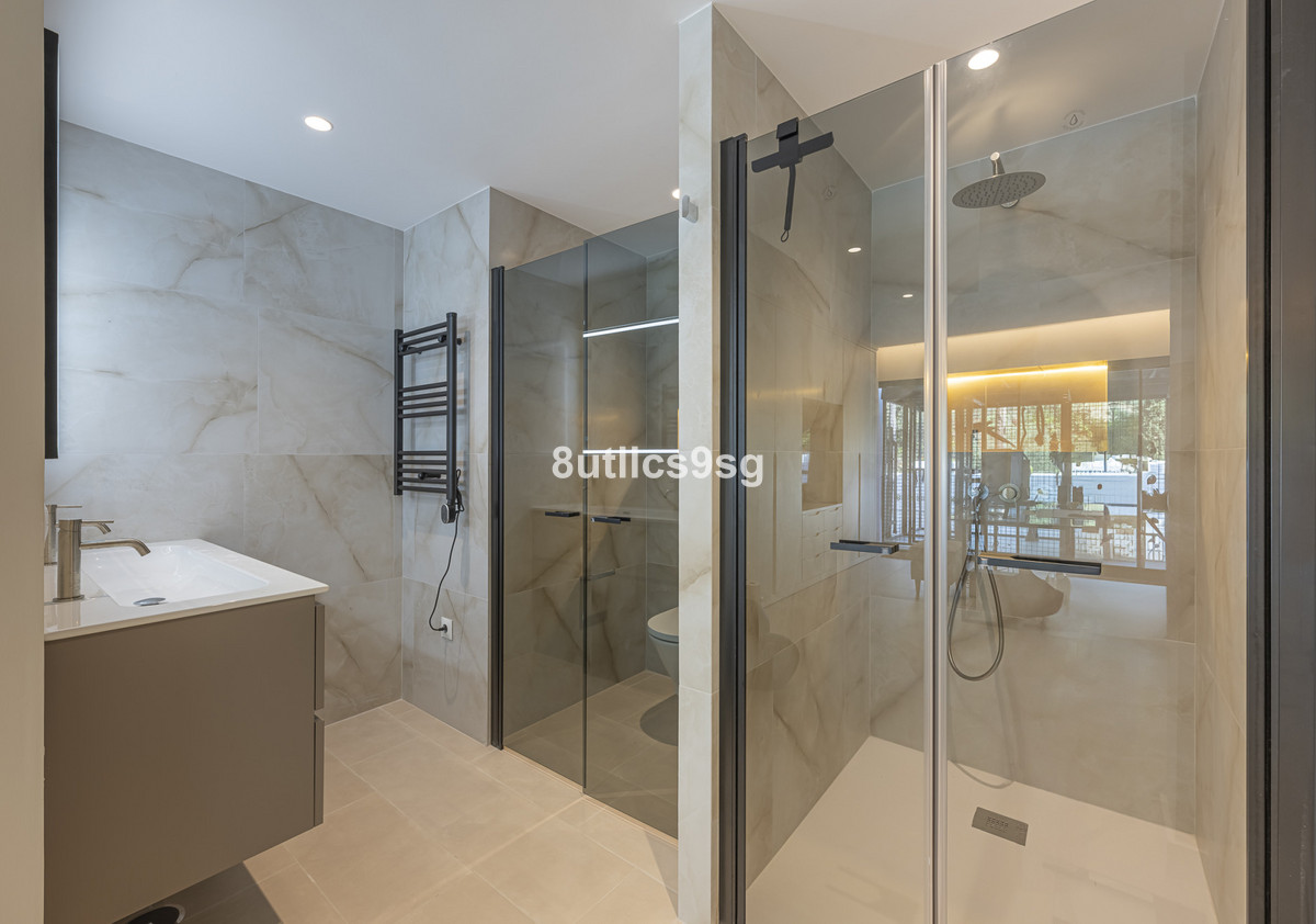 3 Bed Apartment for sale in The Golden Mile Costa Del Sol, Málaga, Spain