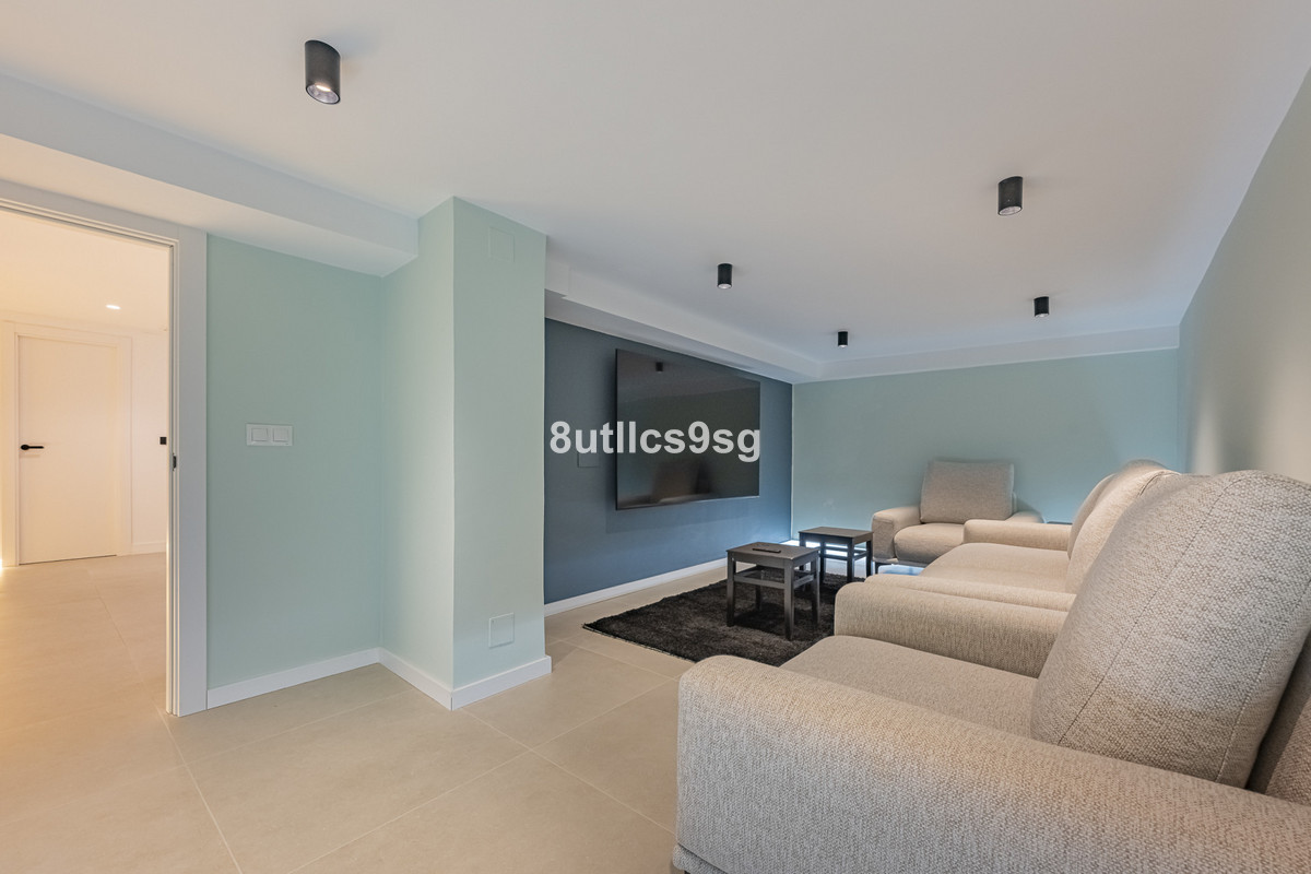3 Bed Apartment for sale in The Golden Mile Costa Del Sol, Málaga, Spain