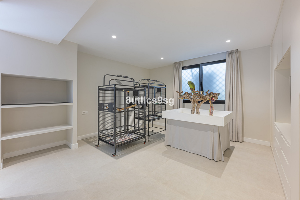 3 Bed Apartment for sale in The Golden Mile Costa Del Sol, Málaga, Spain