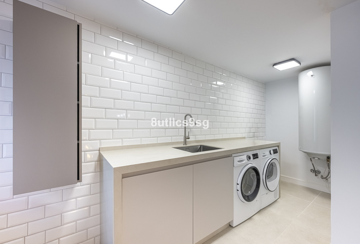 3 Bed Apartment for sale in The Golden Mile Costa Del Sol, Málaga, Spain