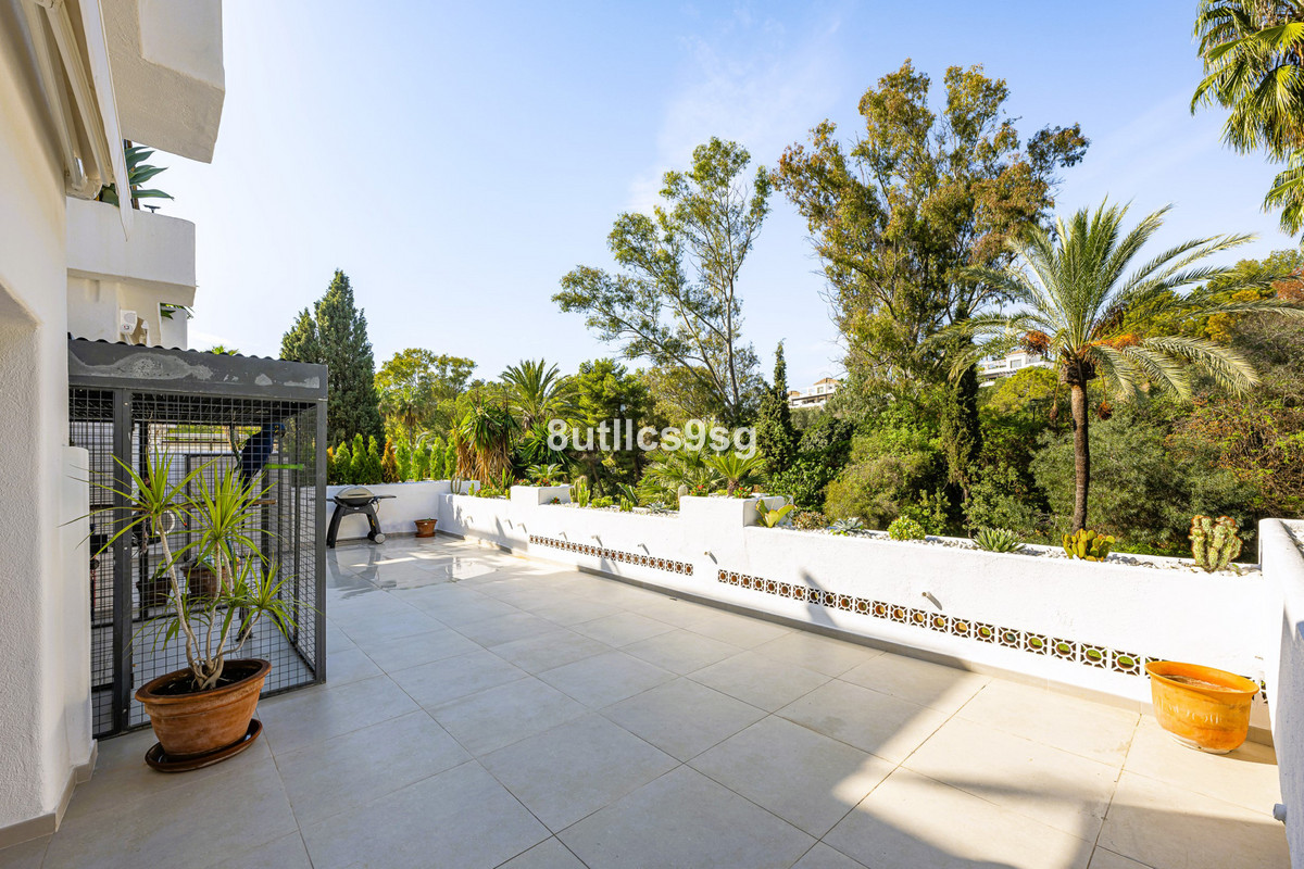 3 Bed Apartment for sale in The Golden Mile Costa Del Sol, Málaga, Spain