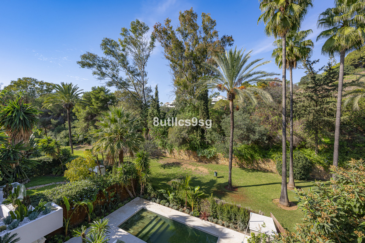 3 Bed Apartment for sale in The Golden Mile Costa Del Sol, Málaga, Spain