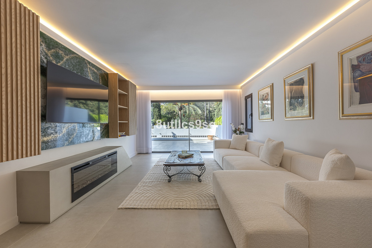 3 Bed Apartment for sale in The Golden Mile Costa Del Sol, Málaga, Spain