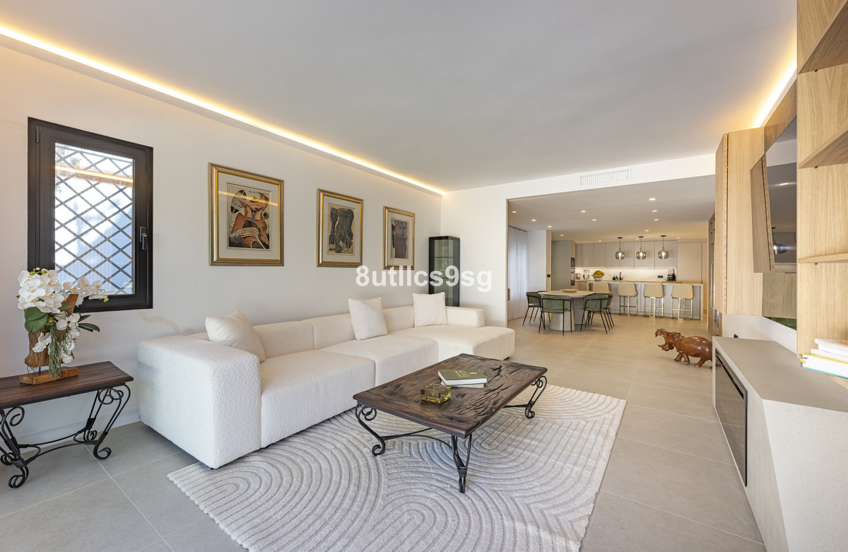 3 Bed Apartment for sale in The Golden Mile Costa Del Sol, Málaga, Spain