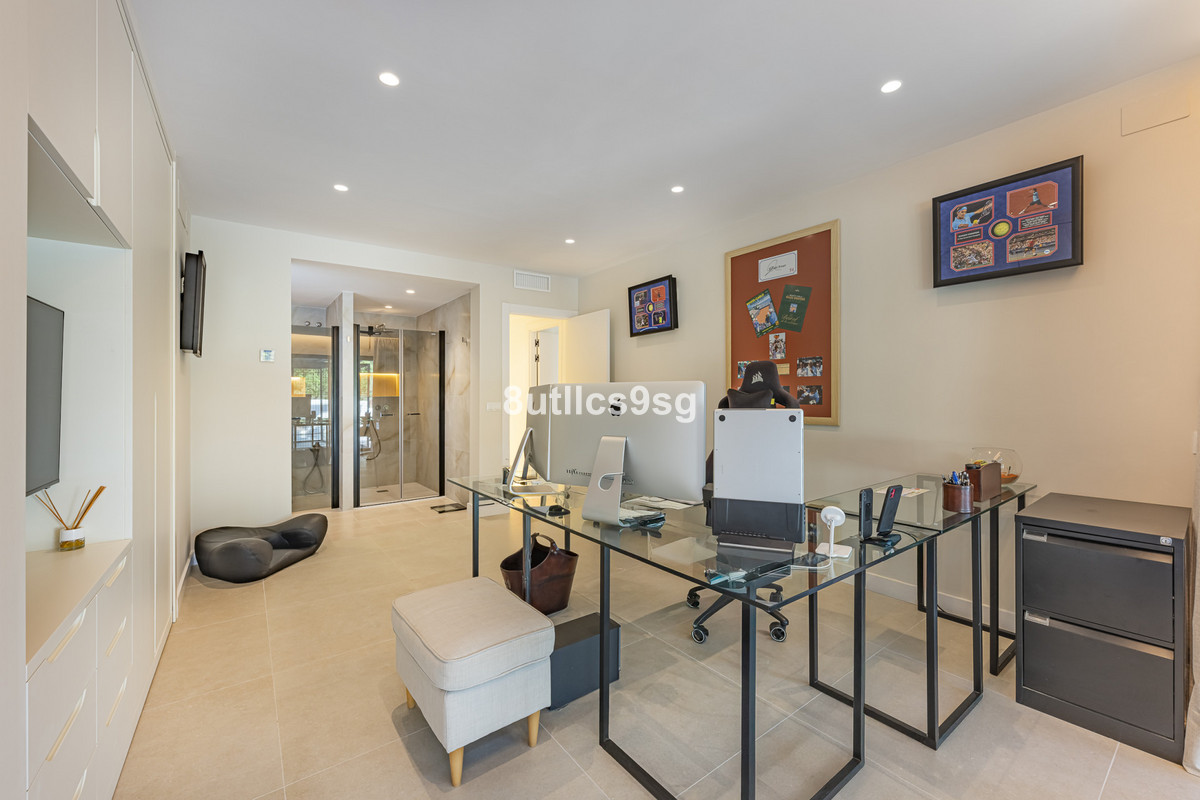 3 Bed Apartment for sale in The Golden Mile Costa Del Sol, Málaga, Spain
