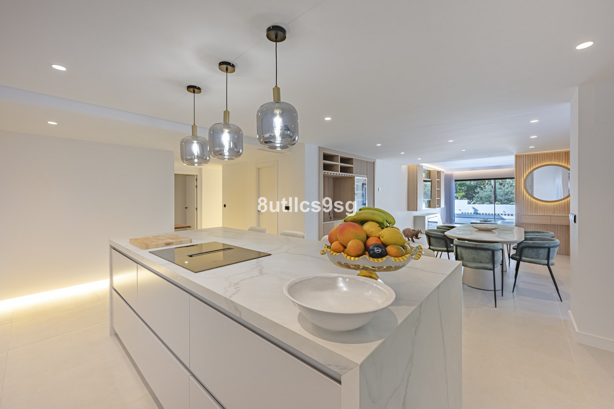 3 Bed Apartment for sale in The Golden Mile Costa Del Sol, Málaga, Spain