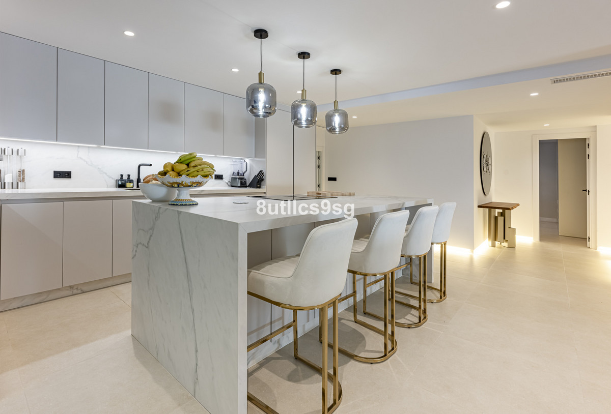 3 Bed Apartment for sale in The Golden Mile Costa Del Sol, Málaga, Spain