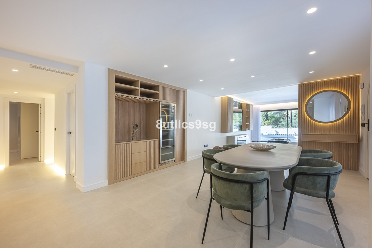 3 Bed Apartment for sale in The Golden Mile Costa Del Sol, Málaga, Spain
