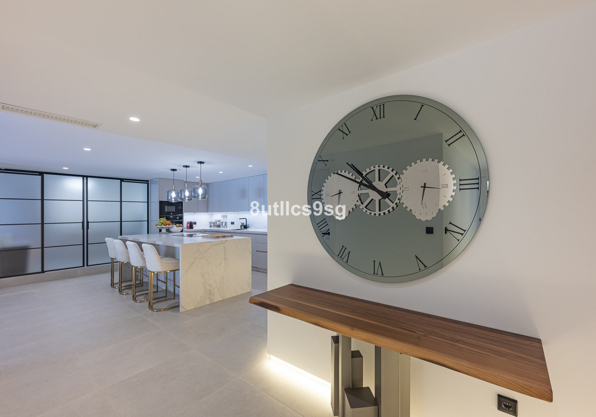 3 Bed Apartment for sale in The Golden Mile Costa Del Sol, Málaga, Spain