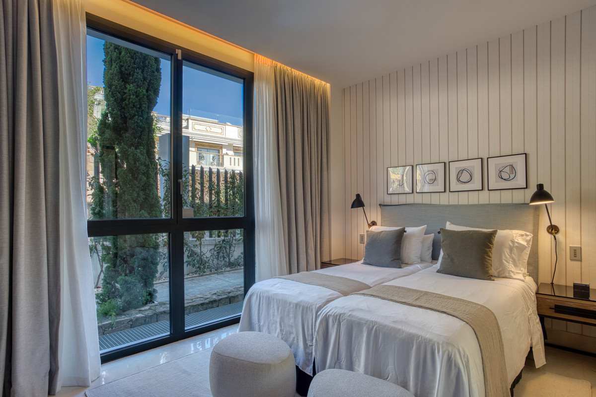 Se vende Apartamento Planta Baja de 4 dormitorios en Costa Del Sol, Málaga, España