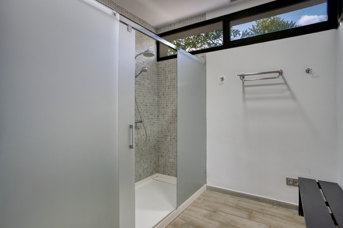 Se vende Apartamento Planta Baja de 4 dormitorios en Costa Del Sol, Málaga, España