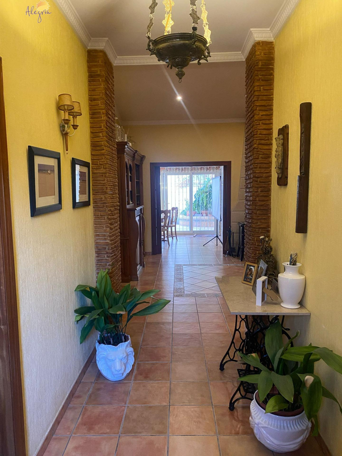 3 Bed Commercial unit for sale in Torrevieja Costa Blanca, Alicante, Spain