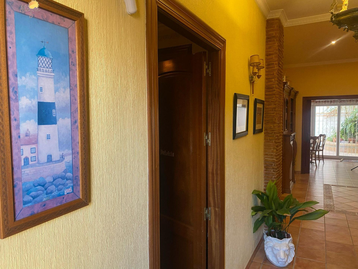 3 Bed Commercial unit for sale in Torrevieja Costa Blanca, Alicante, Spain