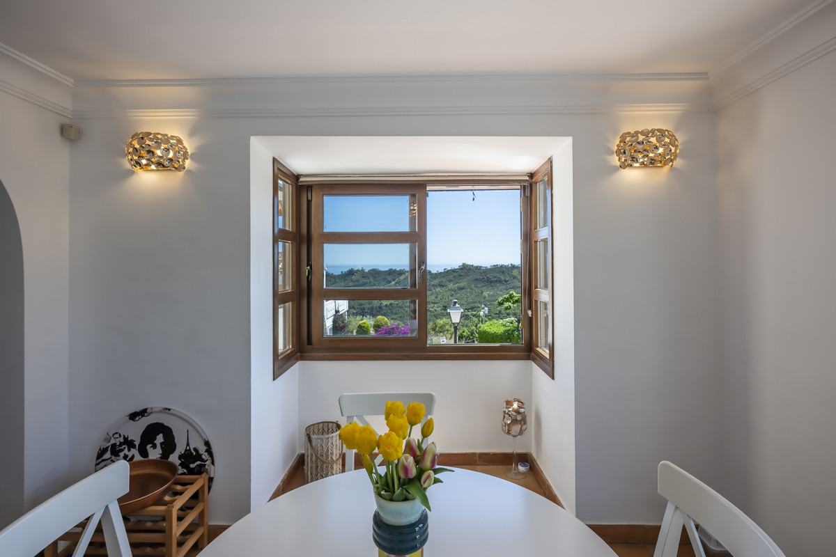 4 Bed Townhouse for sale in Benahavís Costa Del Sol, Málaga, Spain