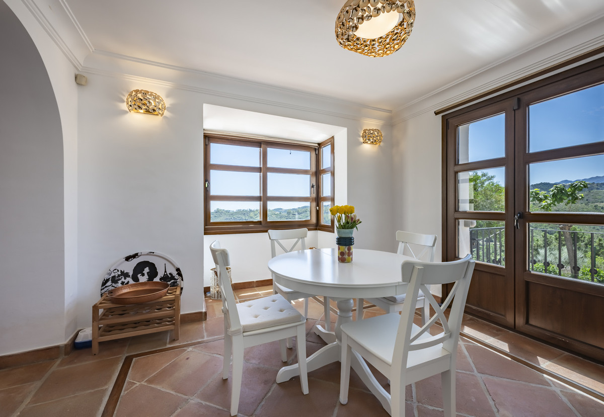 4 Bed Townhouse for sale in Benahavís Costa Del Sol, Málaga, Spain