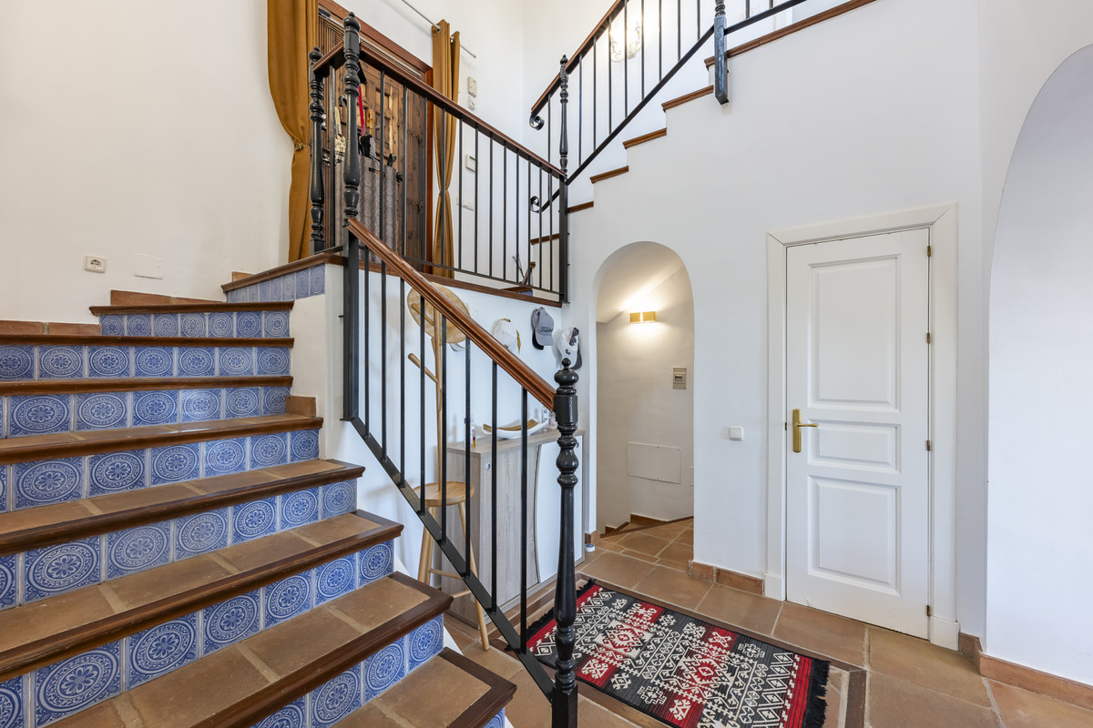 4 Bed Townhouse for sale in Benahavís Costa Del Sol, Málaga, Spain