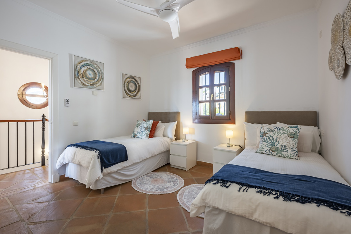 4 Bed Townhouse for sale in Benahavís Costa Del Sol, Málaga, Spain
