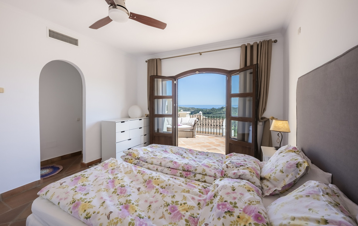 4 Bed Townhouse for sale in Benahavís Costa Del Sol, Málaga, Spain