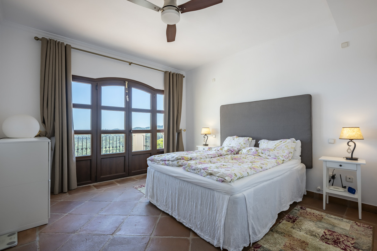 4 Bed Townhouse for sale in Benahavís Costa Del Sol, Málaga, Spain