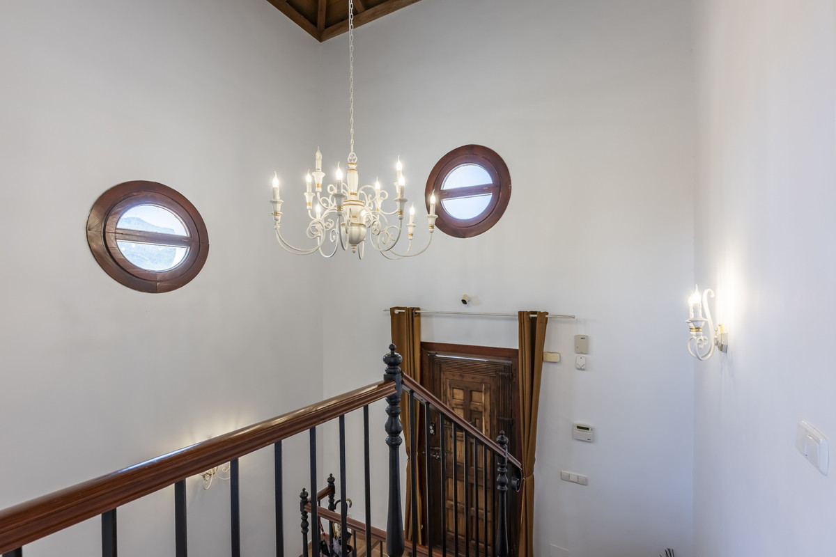 4 Bed Townhouse for sale in Benahavís Costa Del Sol, Málaga, Spain