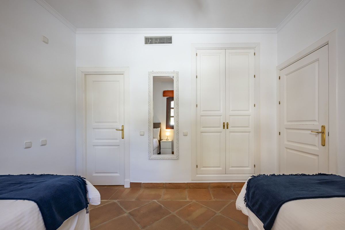 4 Bed Townhouse for sale in Benahavís Costa Del Sol, Málaga, Spain