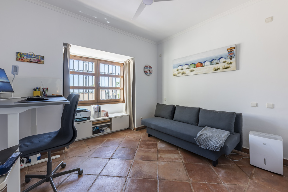4 Bed Townhouse for sale in Benahavís Costa Del Sol, Málaga, Spain