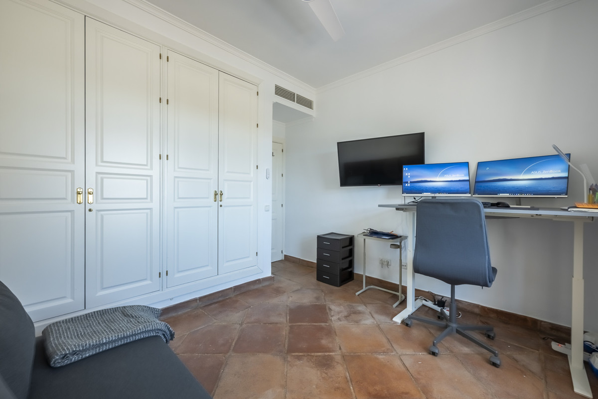 4 Bed Townhouse for sale in Benahavís Costa Del Sol, Málaga, Spain