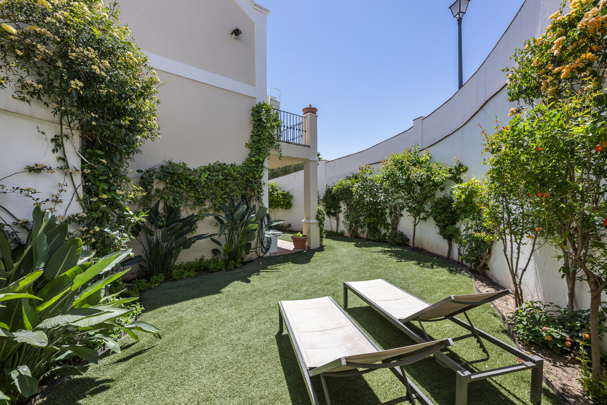 4 Bed Townhouse for sale in Benahavís Costa Del Sol, Málaga, Spain