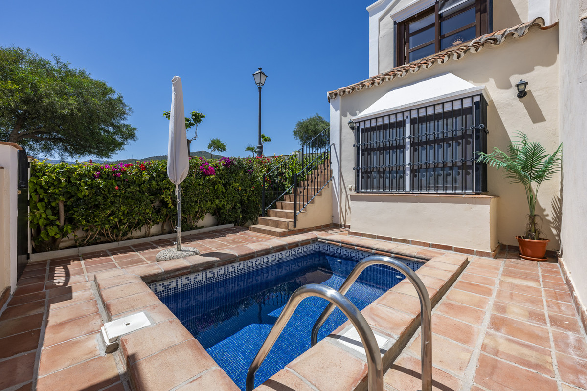 4 Bed Townhouse for sale in Benahavís Costa Del Sol, Málaga, Spain