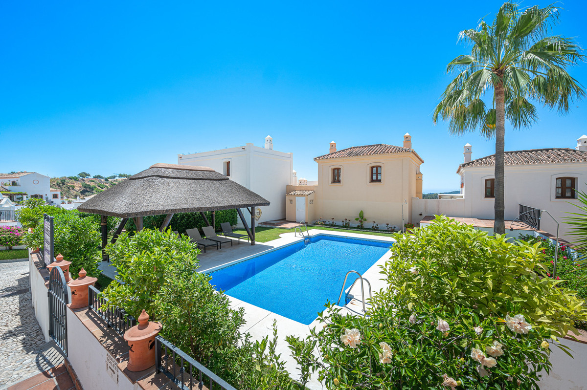 4 Bed Townhouse for sale in Benahavís Costa Del Sol, Málaga, Spain