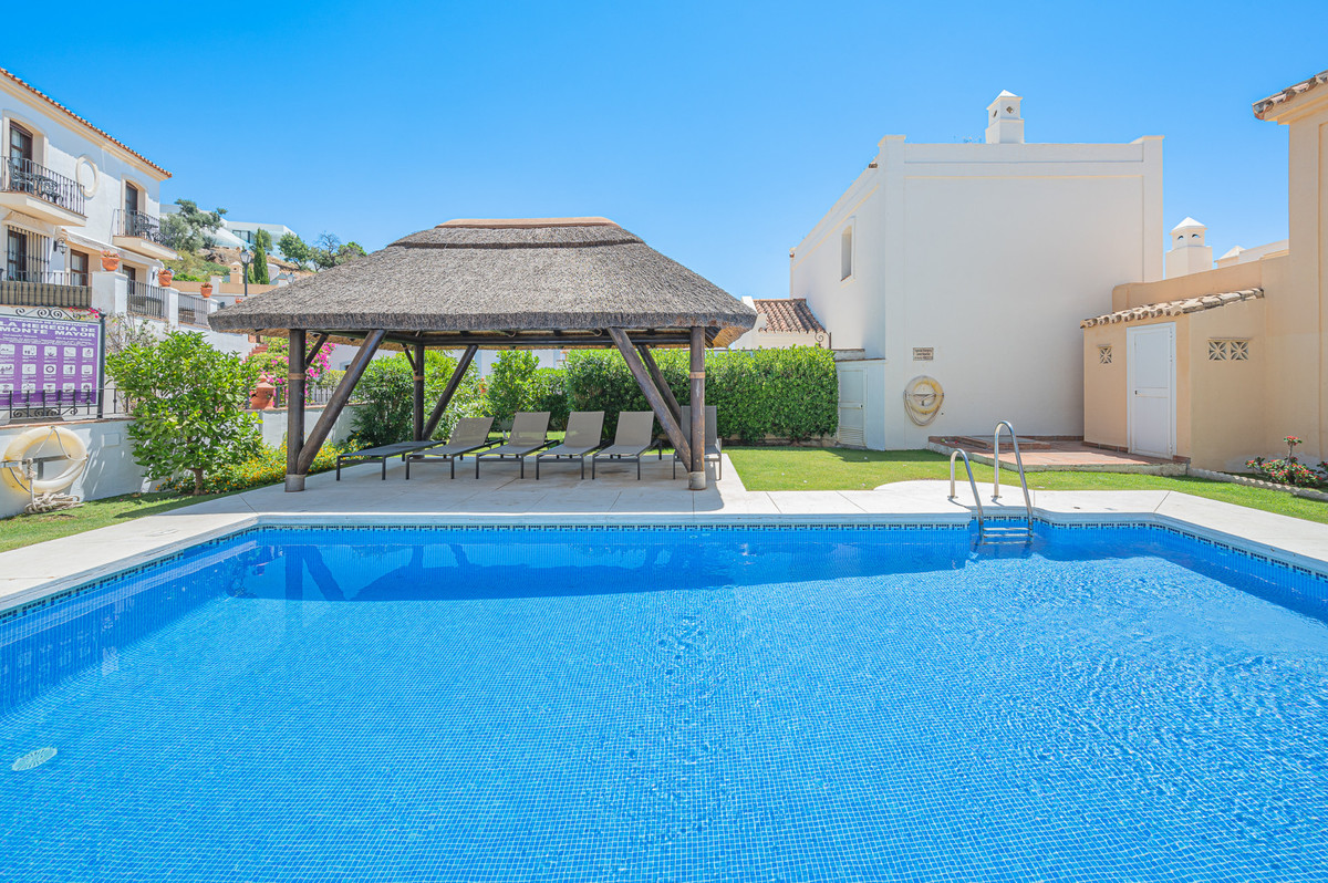 4 Bed Townhouse for sale in Benahavís Costa Del Sol, Málaga, Spain