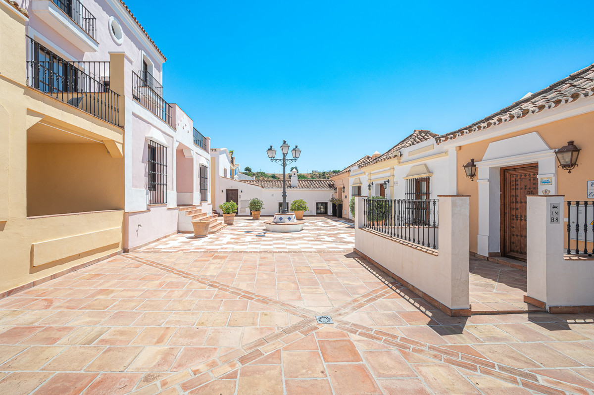 4 Bed Townhouse for sale in Benahavís Costa Del Sol, Málaga, Spain