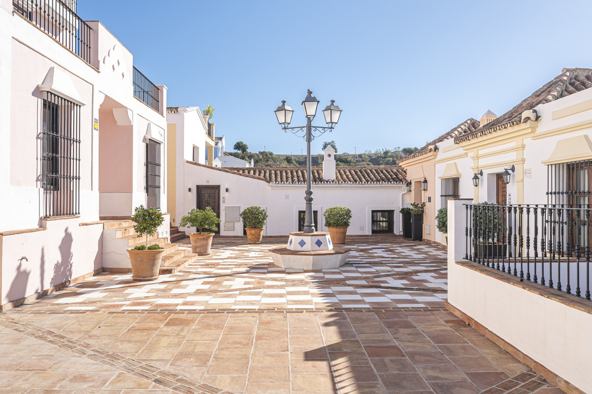 4 Bed Townhouse for sale in Benahavís Costa Del Sol, Málaga, Spain