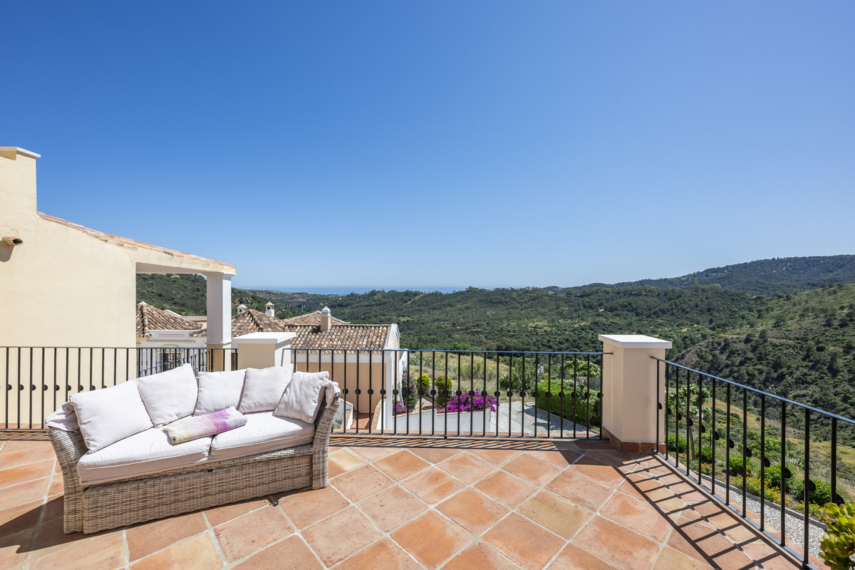 4 Bed Townhouse for sale in Benahavís Costa Del Sol, Málaga, Spain
