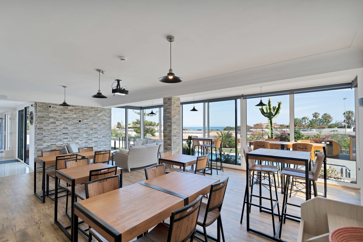 Se vende Villa - Chalet de 16 dormitorios en Costa Del Sol, Málaga, España