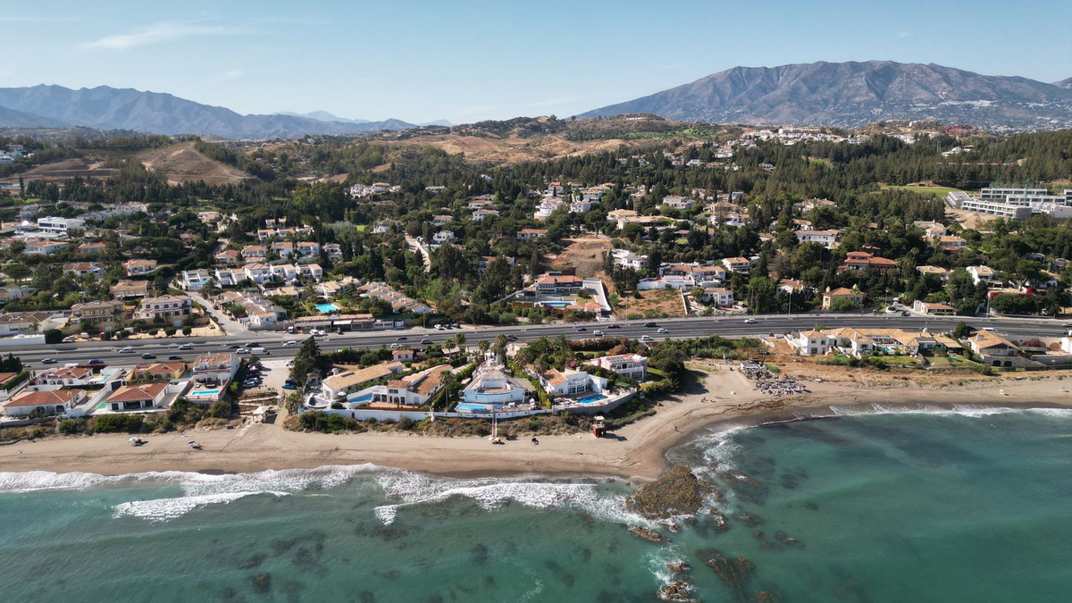 Se vende Villa - Chalet de 16 dormitorios en Costa Del Sol, Málaga, España
