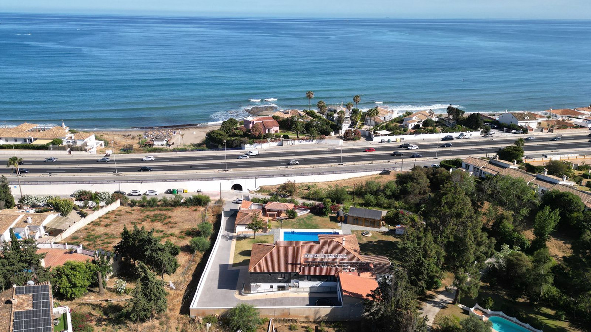 Se vende Villa - Chalet de 16 dormitorios en Costa Del Sol, Málaga, España