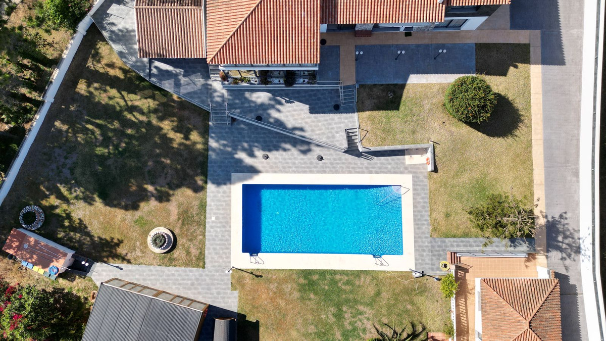 Se vende Villa - Chalet de 16 dormitorios en Costa Del Sol, Málaga, España