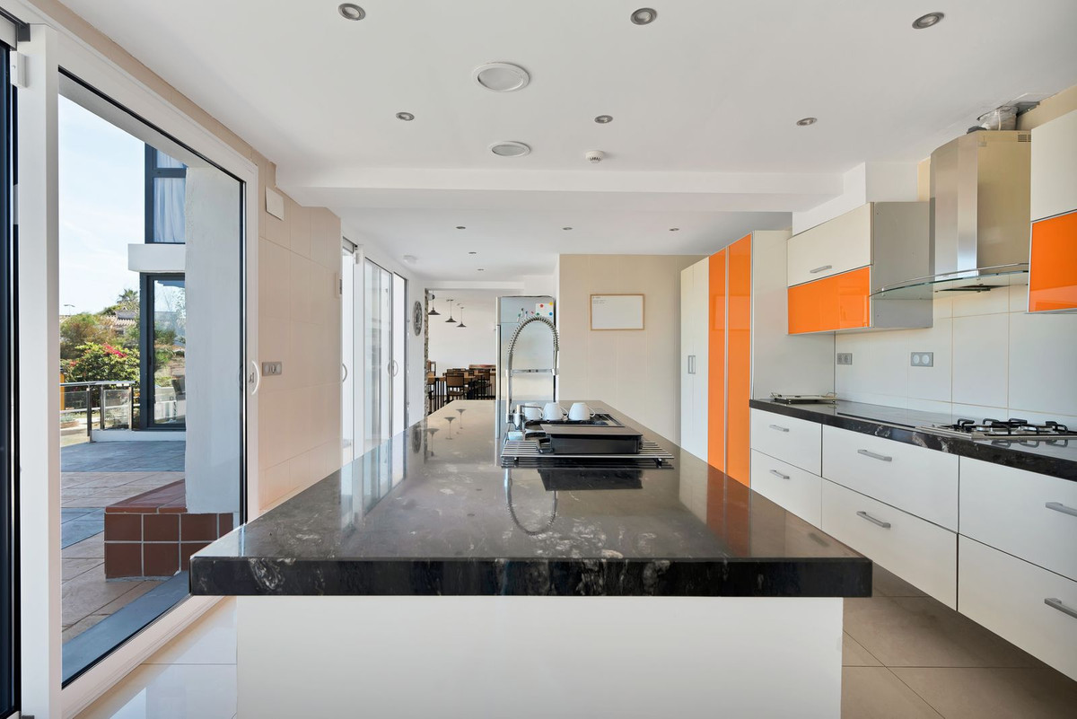 Se vende Villa - Chalet de 16 dormitorios en Costa Del Sol, Málaga, España