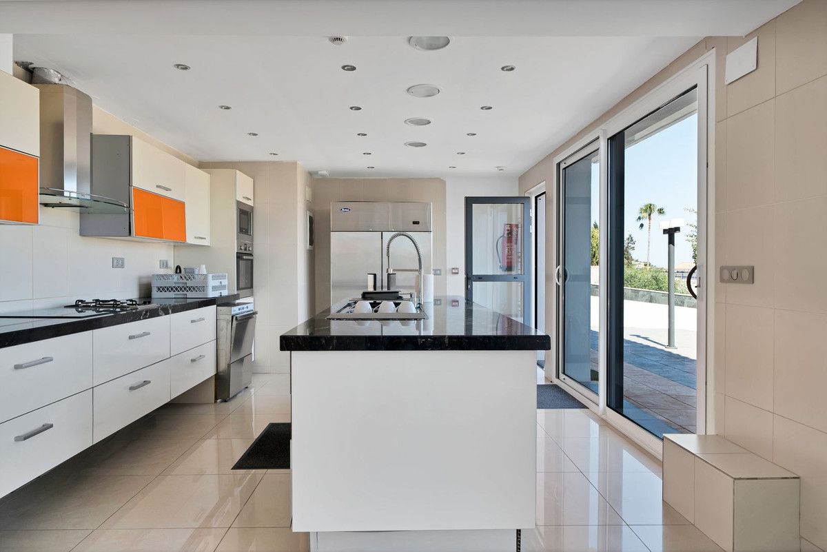 Se vende Villa - Chalet de 16 dormitorios en Costa Del Sol, Málaga, España