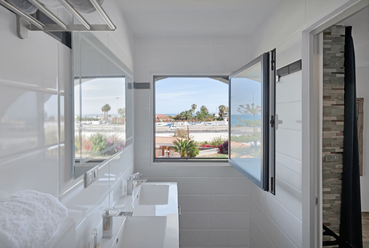 Se vende Villa - Chalet de 16 dormitorios en Costa Del Sol, Málaga, España