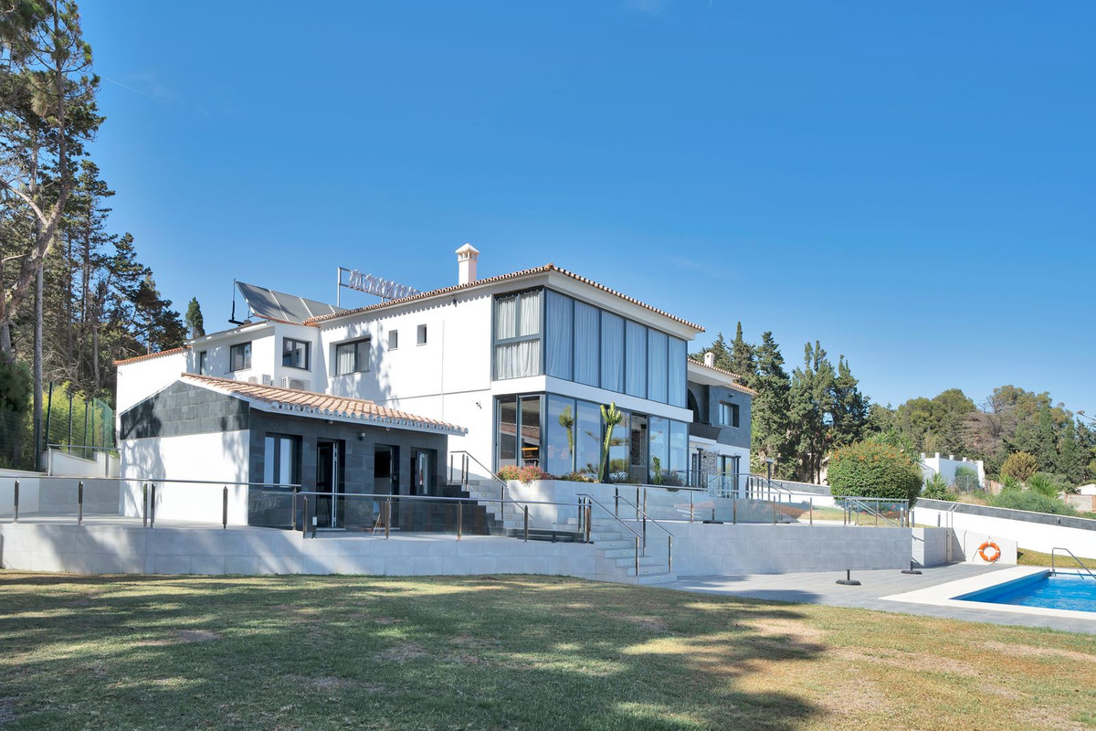 Se vende Villa - Chalet de 16 dormitorios en Costa Del Sol, Málaga, España