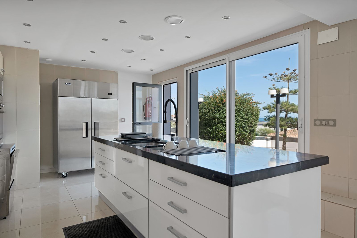 Se vende Villa - Chalet de 16 dormitorios en Costa Del Sol, Málaga, España