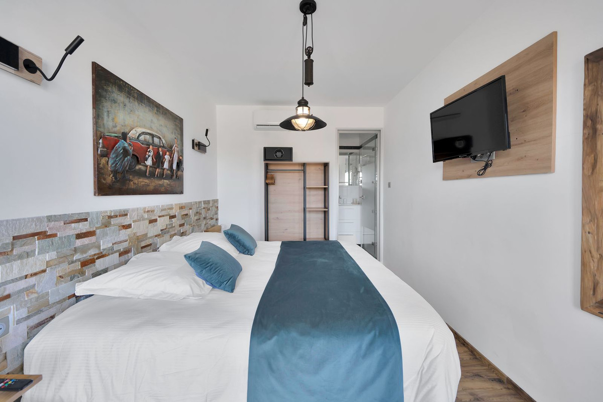 Se vende Villa - Chalet de 16 dormitorios en Costa Del Sol, Málaga, España