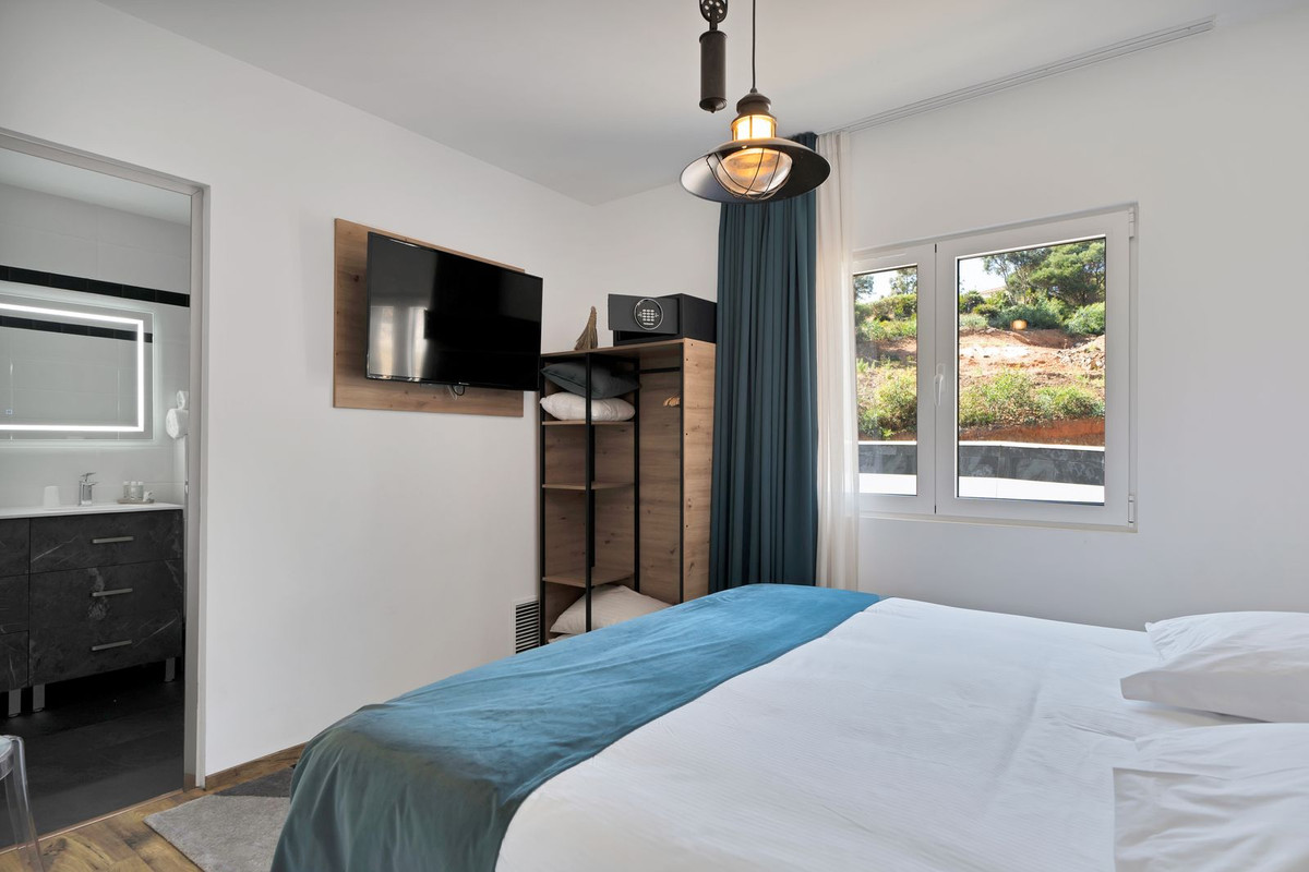 Se vende Villa - Chalet de 16 dormitorios en Costa Del Sol, Málaga, España