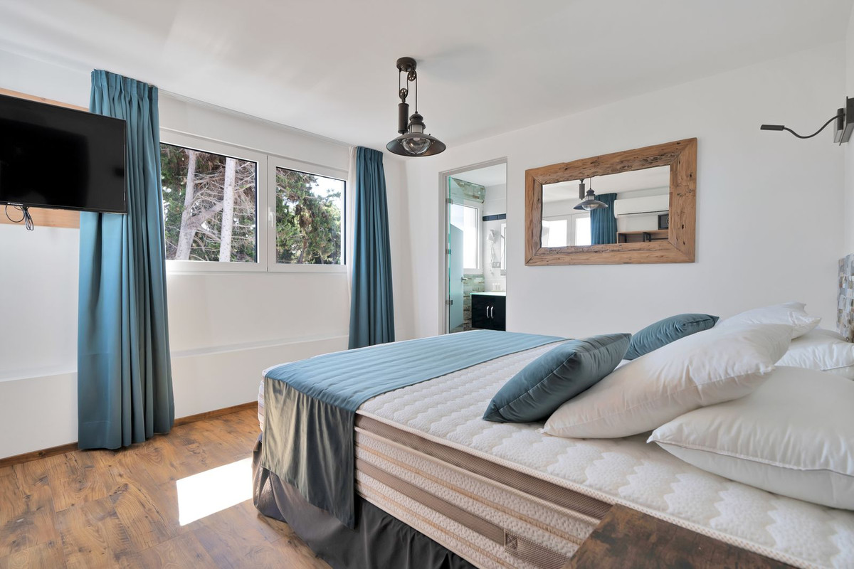 Se vende Villa - Chalet de 16 dormitorios en Costa Del Sol, Málaga, España